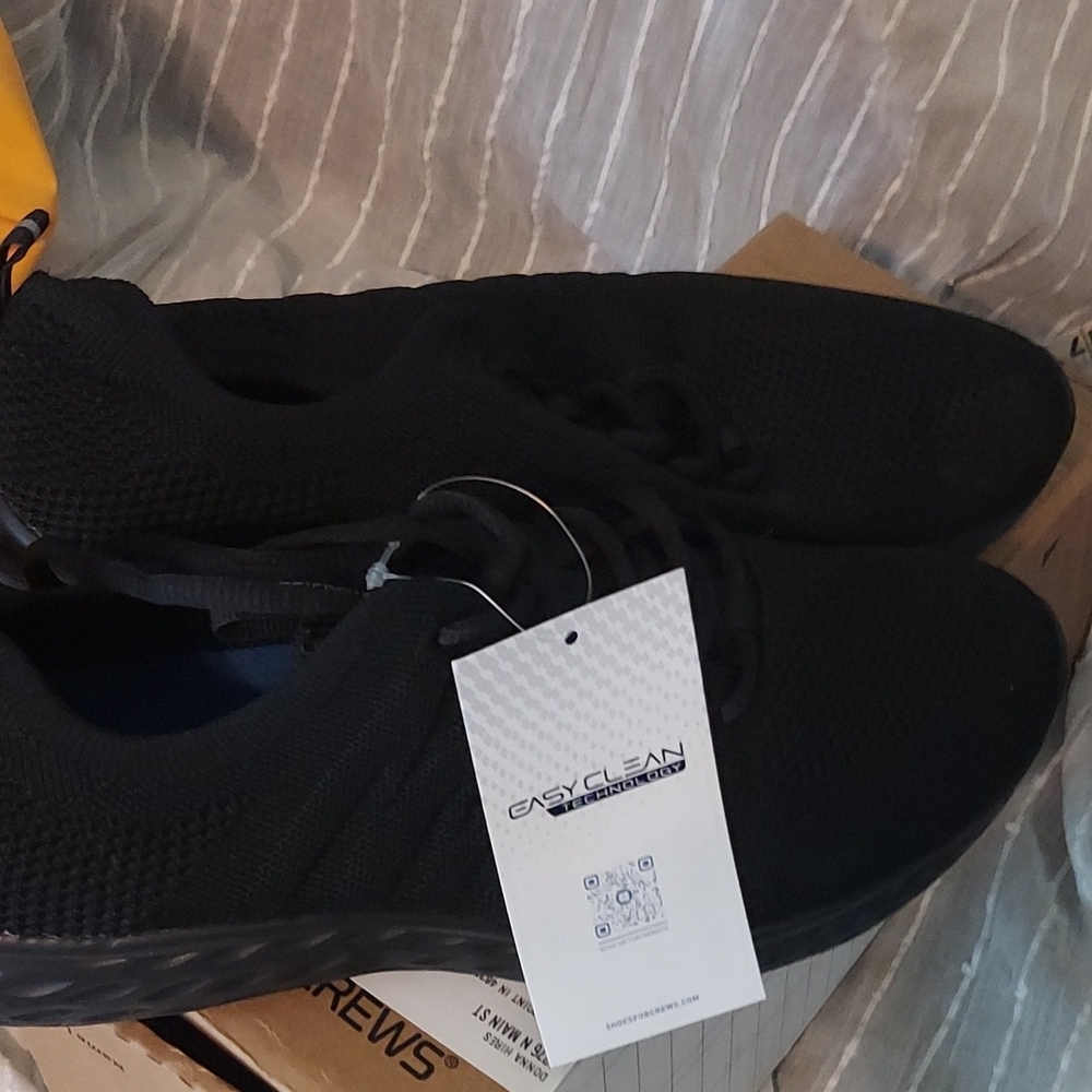 Men's Black Knit Sneakers